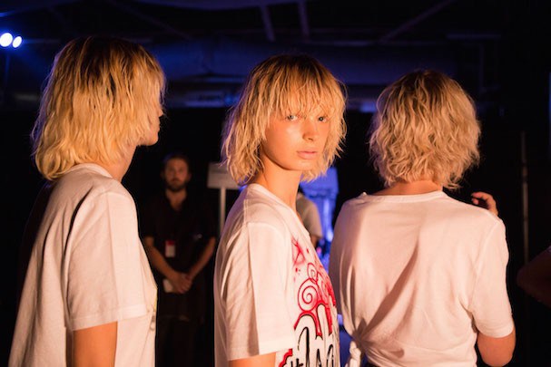 Loiro surfista no desfile de Alexander Wang (Foto: Imaxtree)