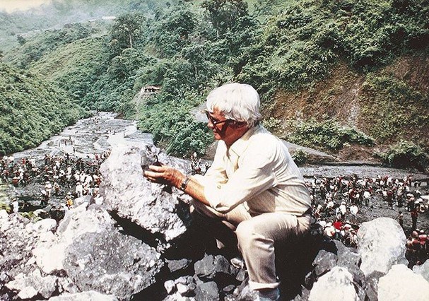 Jules Sauer em busca de gemas excepcionais na mina de Muzo, na Colômbia, em 1990 (Foto: Reprodução Instagram)