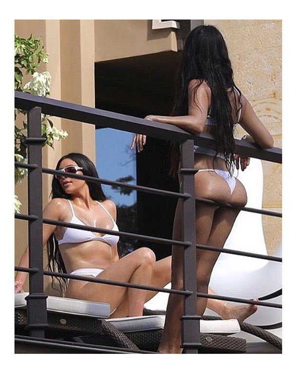 Kim e Kourtney Kardashian na Costa Rica (Foto: Reprodução Instagram)