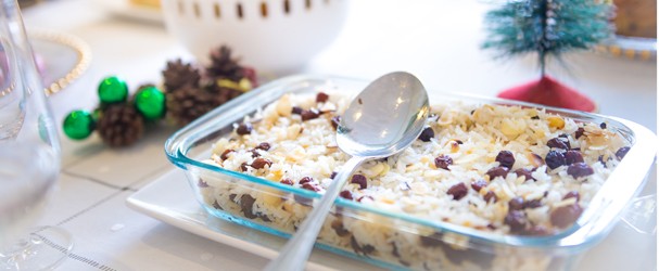 Food for the Christmas dinner. Rice with raisens plate (Foto: Getty Images/iStockphoto)