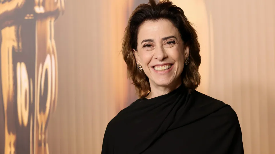 'Medo da ruína acompanhou a minha mãe', diz Fernanda Torres sobre dinheiro