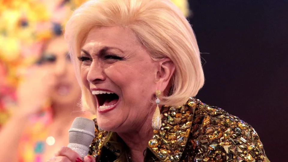 Fãs disputam 'um pedaço' de Hebe Camargo em brechó com roupas da apresentadora