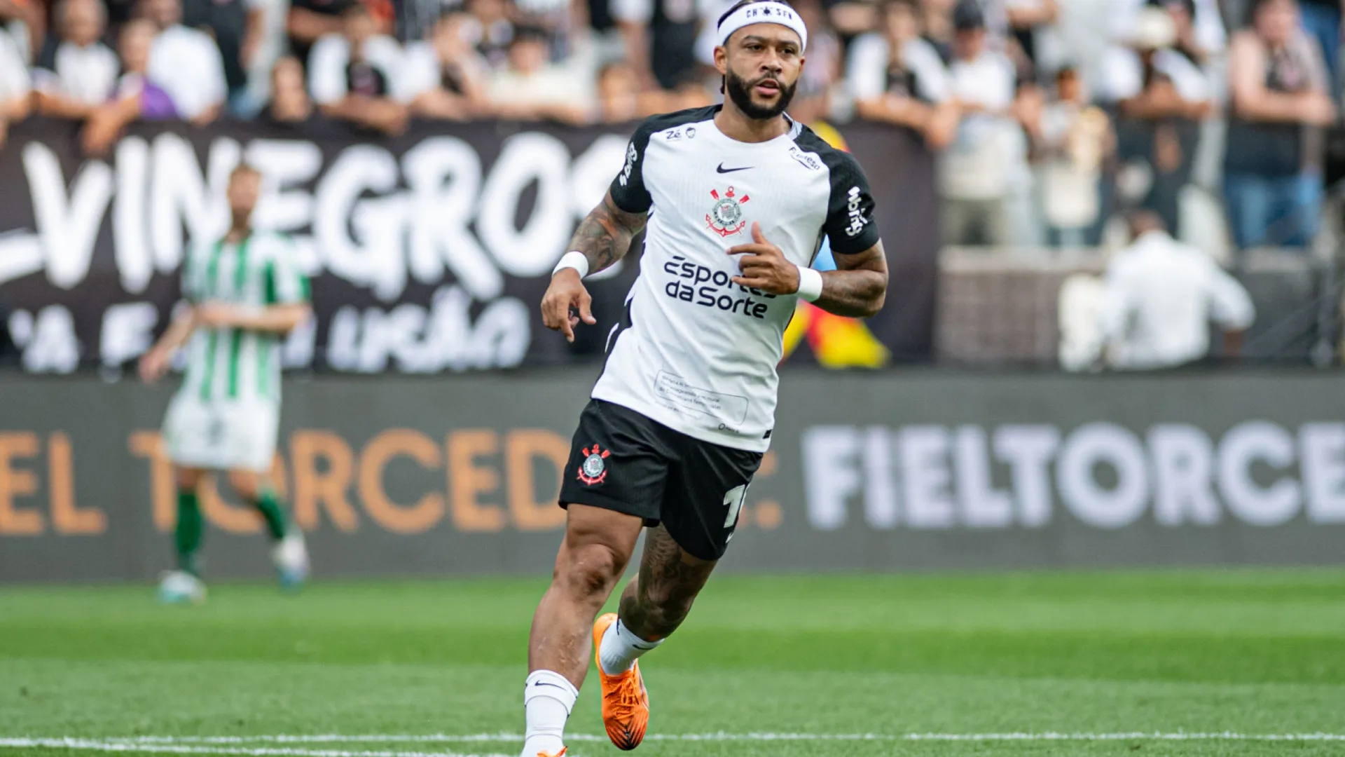 Renovar com Memphis não contraria corte de gastos do Corinthians, diz Paz