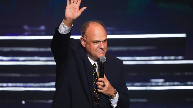 Oscar Schmidt é cremado com a camisa da seleção brasileira de basquete