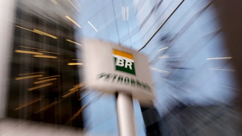 Petrobras destitui diretor de área que vendeu gás com 100% de ágio